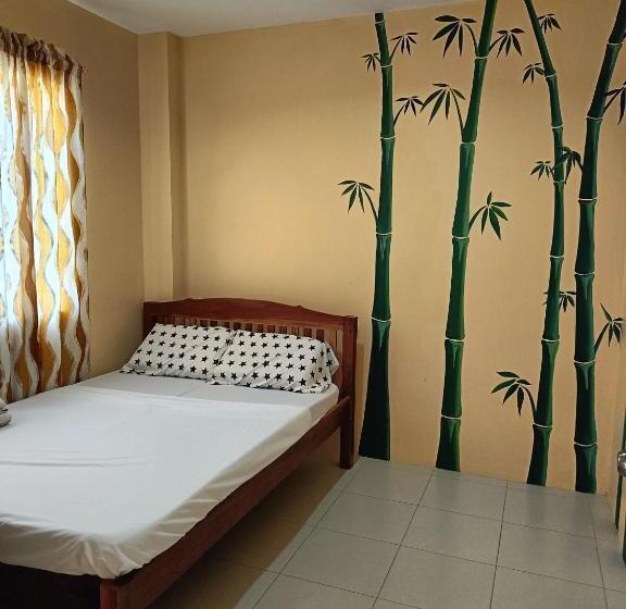 Quarto Deluxe, Allen Marie Shiphaus