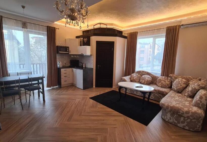 اتاق کلاسیک چهارنفره, Dp Art Residence   Self Check In