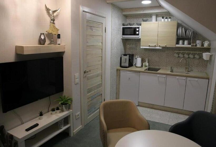 اتاق استاندارد چهارنفره با بالکن, Dp Art Residence   Self Check In