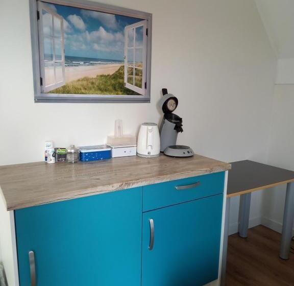 اتاق لوکس با تخت بزرگ, Room By The Sea