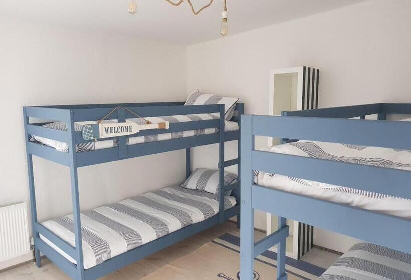 تختخواب در اتاق مشترک, Easkey Hostel