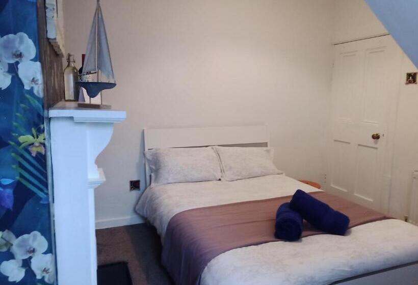 اتاق استاندارد با سرویس بهداشتی مشترک, Easkey Hostel