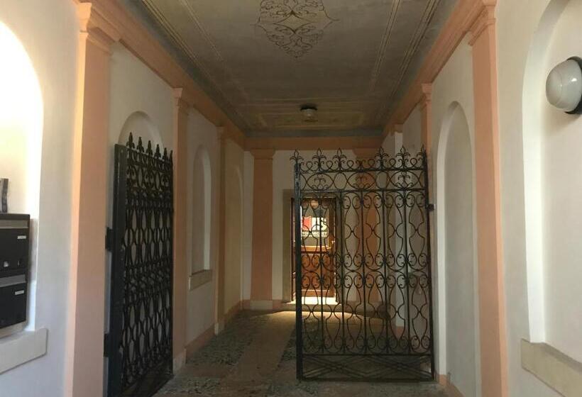 اتاق استاندارد, Palazzo Della Torre Room