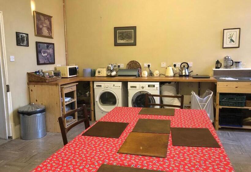Номер Стандарт, Caynham Court