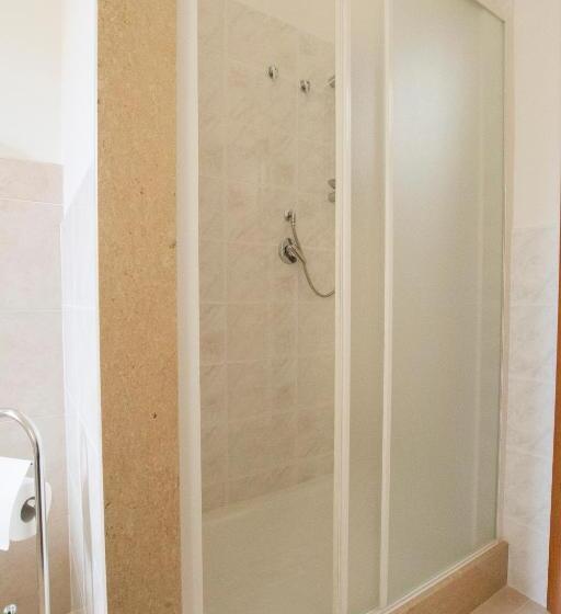 اتاق استاندارد سه نفره, Le Maschere B&b