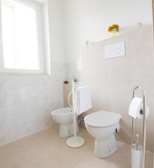 اتاق استاندارد سه نفره, Le Maschere B&b