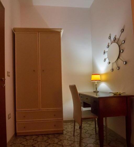 اتاق استاندارد سه تخته با بالکن, Le Maschere B&b