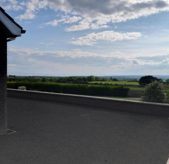 이코노미 룸, Antrim Heights Bnb