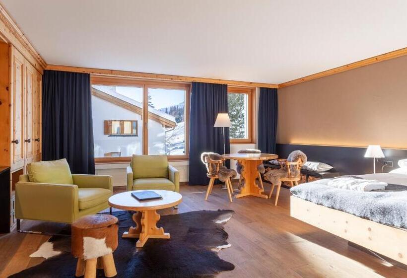 سوییت جونیور, Boutique Hotel Cervus