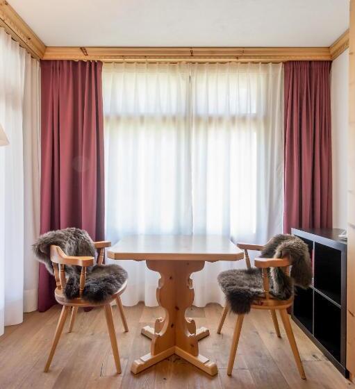 سوییت جونیور با بالکن, Boutique Hotel Cervus