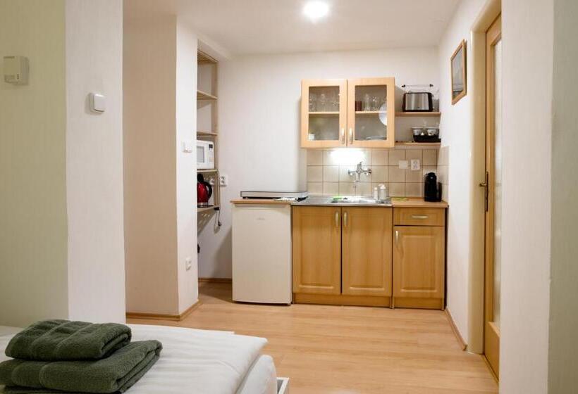 Полулюкс, Apartmány Bramborka