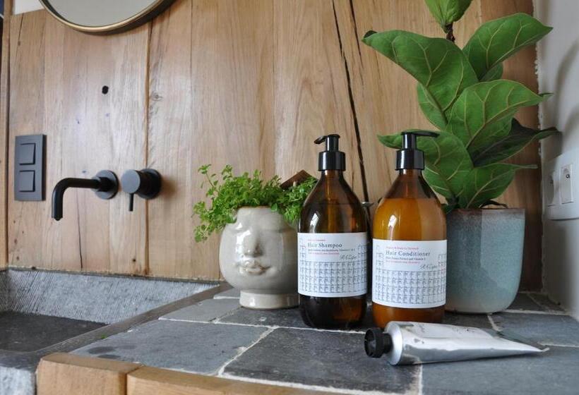Номер Стандарт, Bed En Bezem