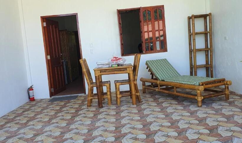 Номер Deluxe Вид на Море с Балконом, Tauig Beach Resort