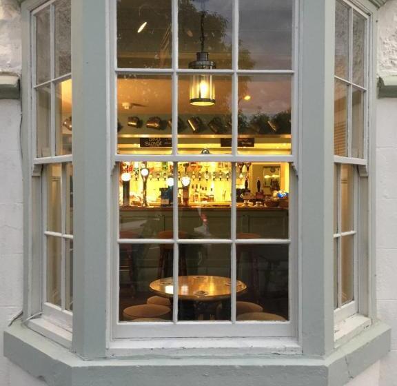 Номер Стандарт, The Masons Arms