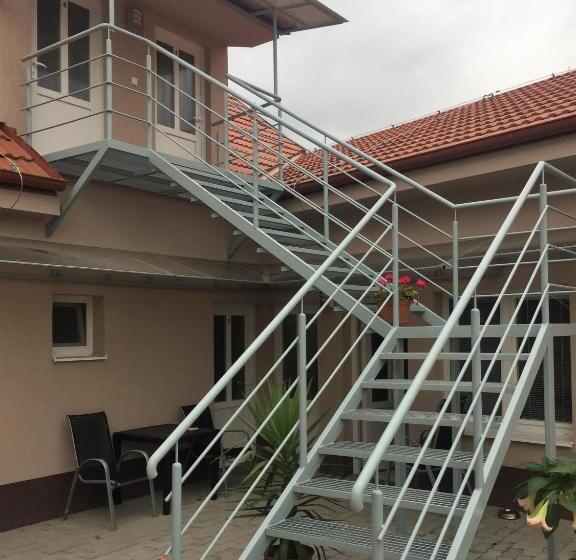 Семейный Номер, Sunny Apartman