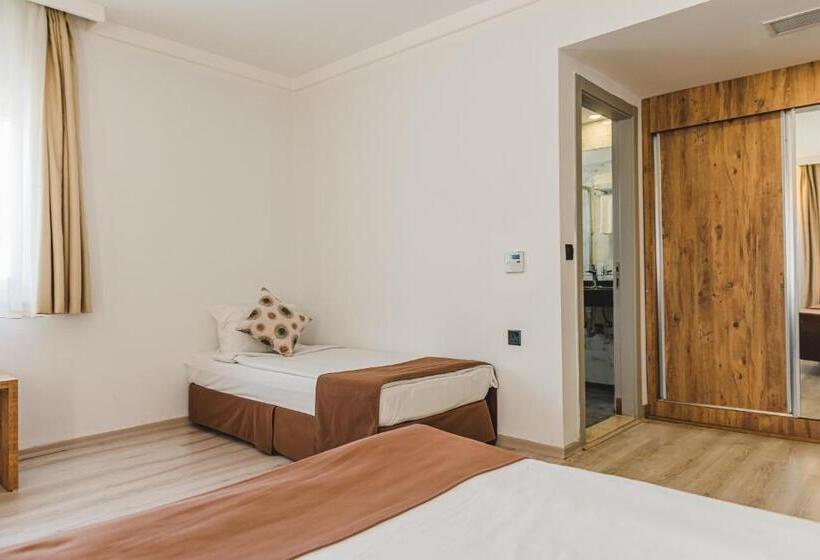Номер Стандарт Трехместный, Uptown Buyuk Anadolu Girne