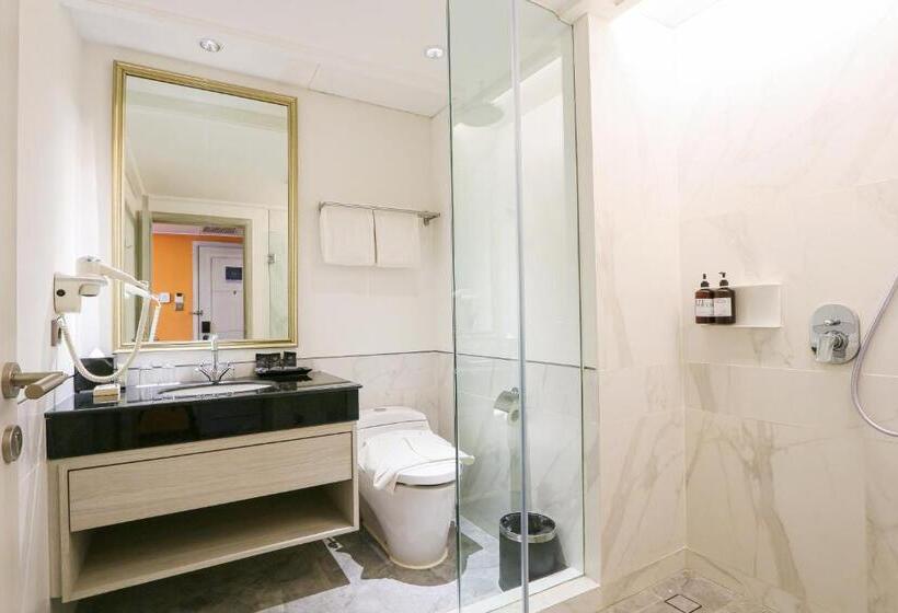 带大床的高级房间, Java Paragon Hotel & Residences