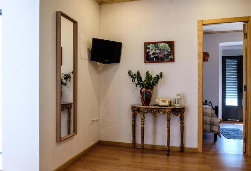 اتاق استاندارد با سرویس بهداشتی مشترک, Casa Do Ferreiro Ii