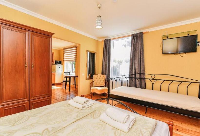 اتاق استاندارد سه نفره, Villa Victoria