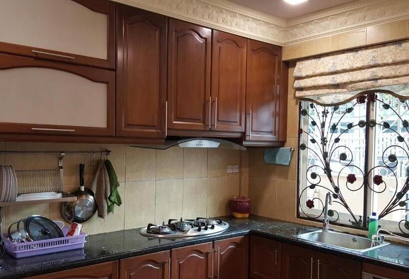 اتاق استاندارد با سرویس بهداشتی مشترک, Seladah Stay