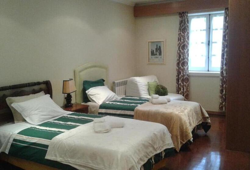 اتاق ساده سه‌ نفره, Casa Dos Confrades