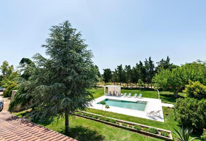 اتاق خانوادگی با چشم‌انداز باغ, Olive Garden House