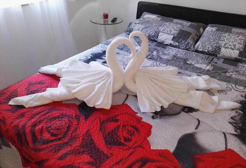 اتاق لوکس با تخت بزرگ, A Due Passi Dal Mare