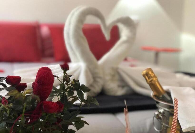 اتاق لوکس با تخت بزرگ, A Due Passi Dal Mare