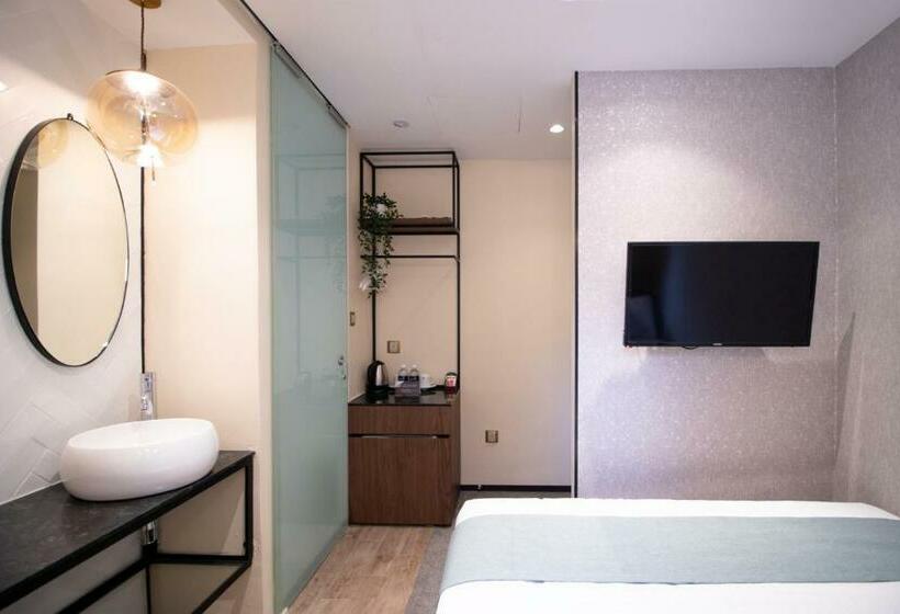 اتاق لوکس با تخت دو نفره بزرگ, Harbour Ville Hotel   Hamilton