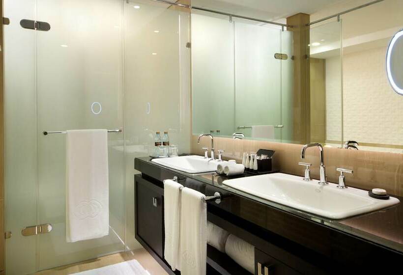 Люкс Клуб, Sofitel Abu Dhabi Corniche