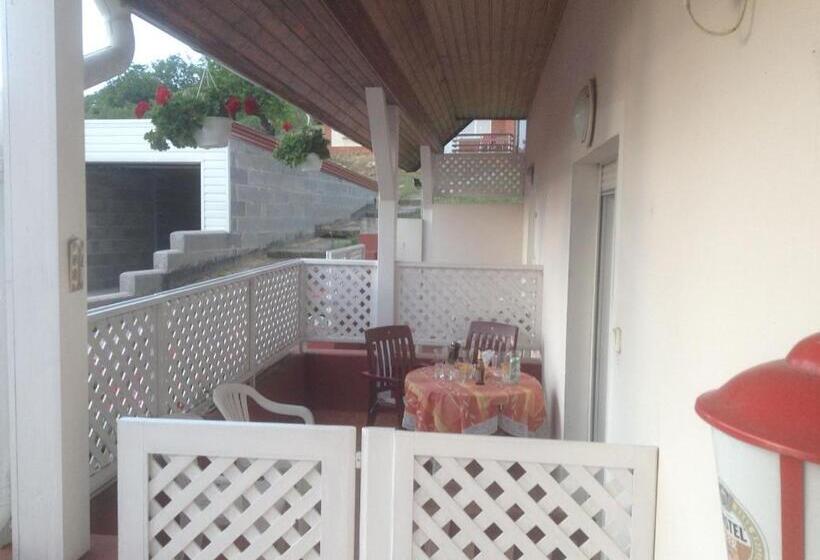 חדר משפחתי, Pannon Panzió Restaurant