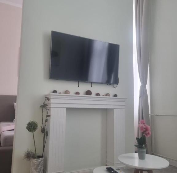 استودیوی استاندارد, Eden Center Home