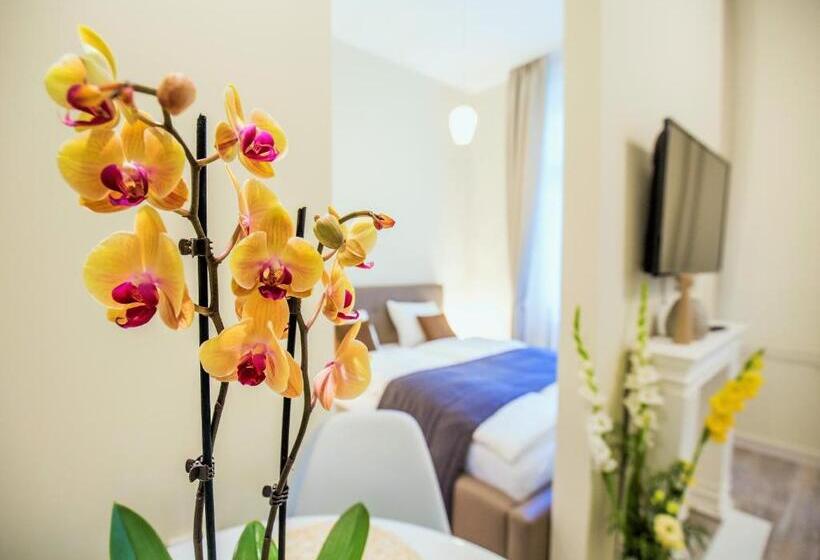 استودیوی استاندارد, Eden Center Home