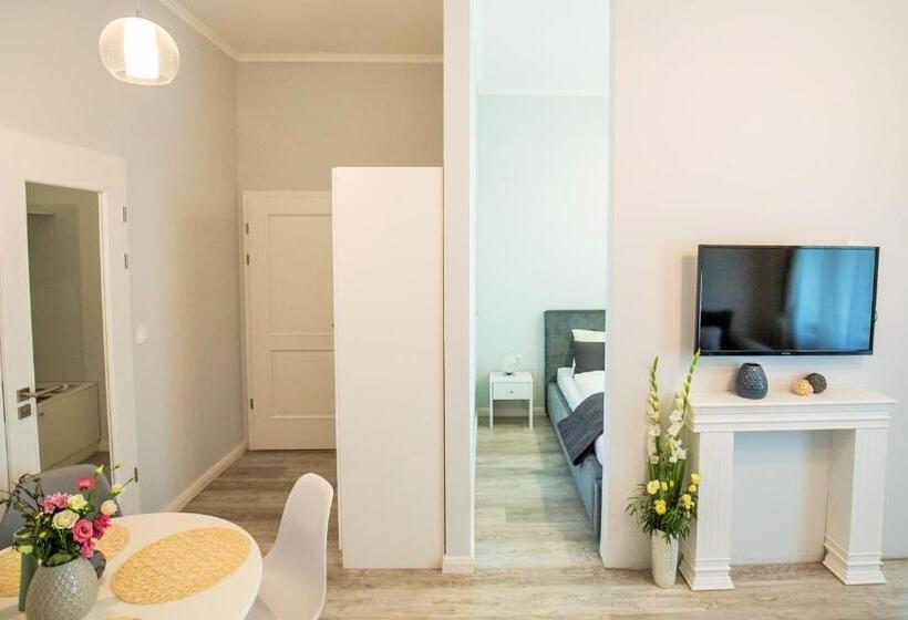 استودیوی لوکس, Eden Center Home