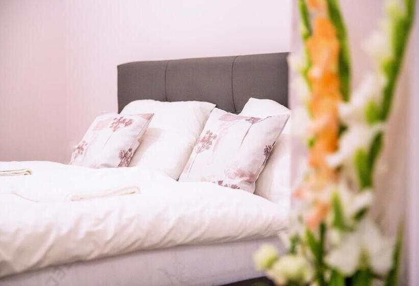 اتاق لوکس با تخت بزرگ, Eden Center Home