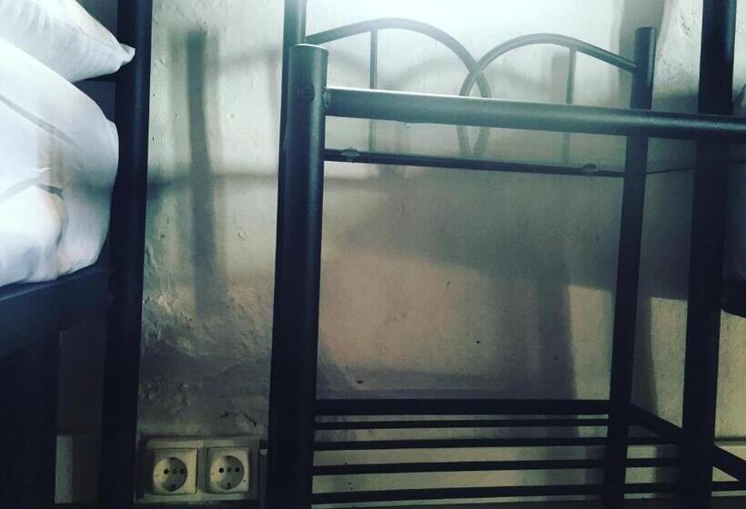 تختخواب در اتاق مشترک, Albergue Rosalia / Pilgrim Hostel
