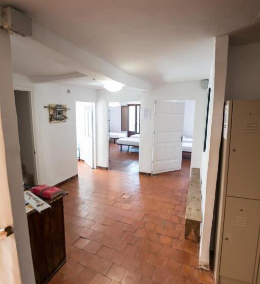 تختخواب در اتاق مشترک, Albergue Rosalia / Pilgrim Hostel