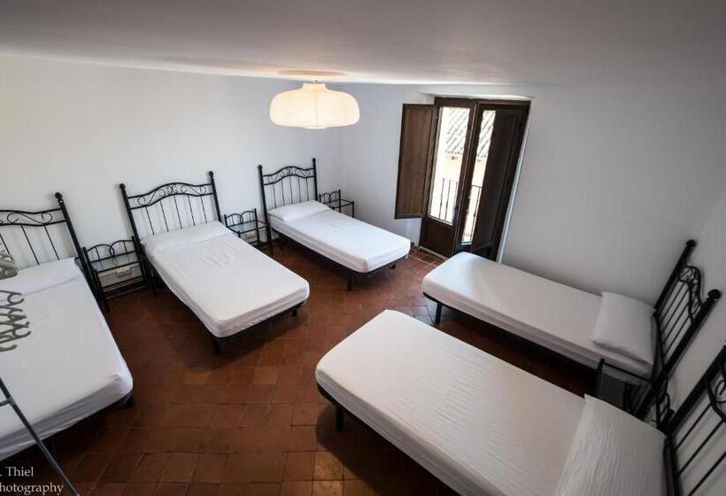 تختخواب در اتاق مشترک, Albergue Rosalia / Pilgrim Hostel