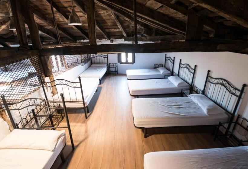 تختخواب در اتاق مشترک, Albergue Rosalia / Pilgrim Hostel