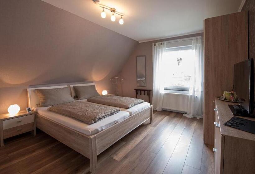 Standard room with outdoor bath, Gästehaus Eifelzauber