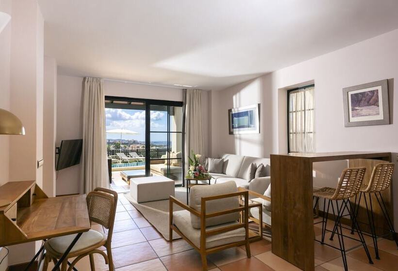 Вилла 3 Спальни с Бассейном, Suite Villa Maria