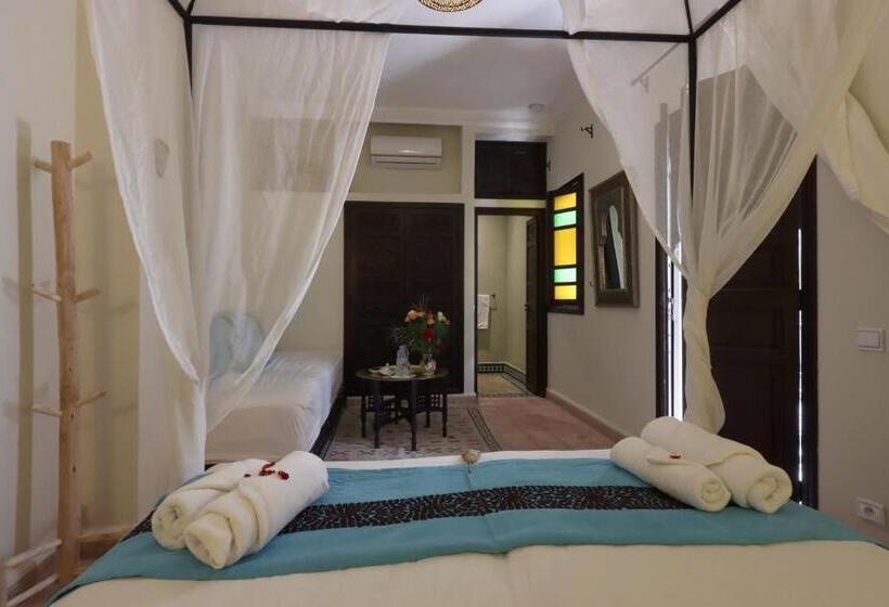 Triple Ejecutiva, Riad 22   L Etoile D Orient