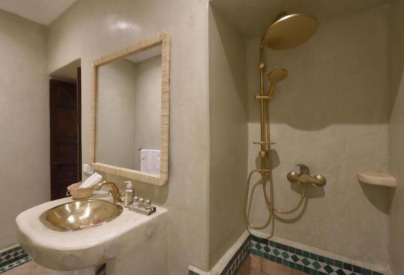 Triple Ejecutiva, Riad 22   L Etoile D Orient