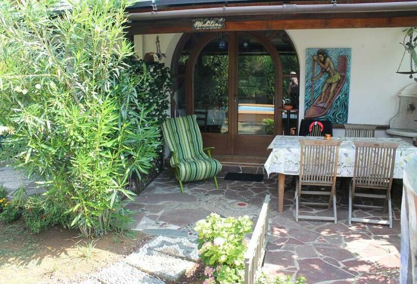 آپارتمان 1 خوابه با چشم‌انداز باغ, B&b Artistic House