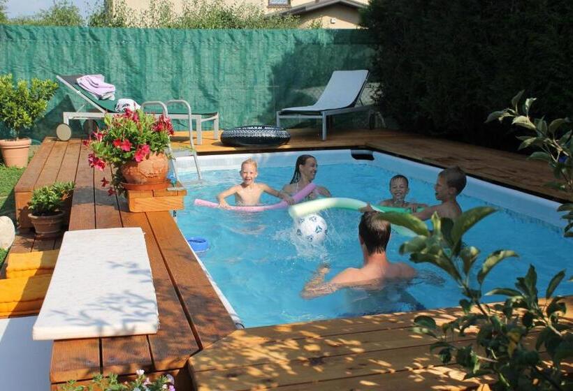 آپارتمان 1 خوابه با چشم‌انداز باغ, B&b Artistic House