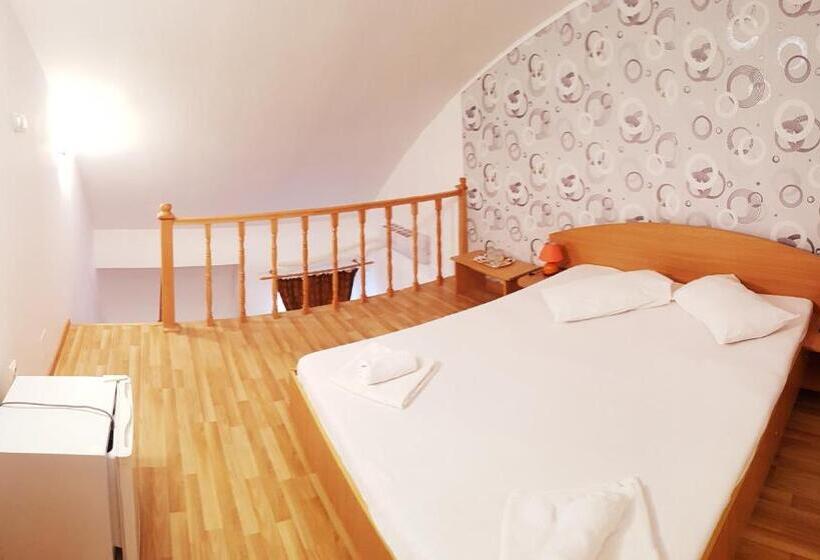 سوییت لوکس, Casa Cic