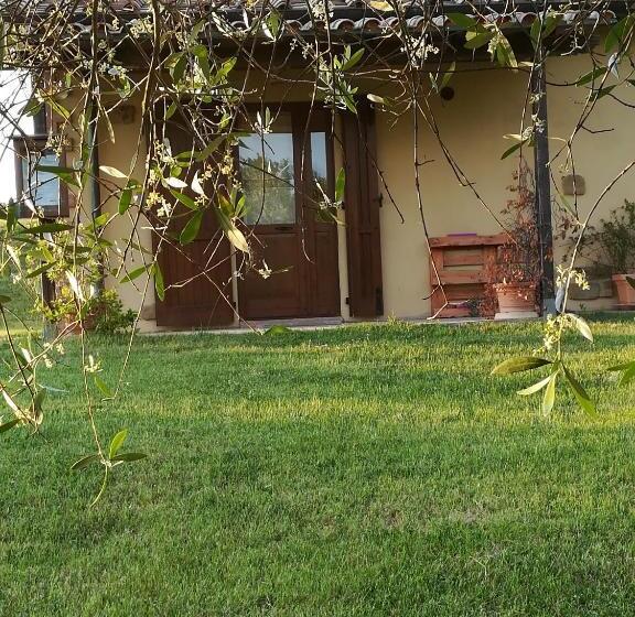 استودیو استاندارد با چشم‌انداز استخر, Casale Giuncheto