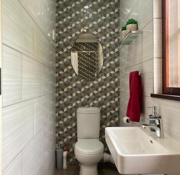 استودیوی لوکس, Dome Home Accommodation