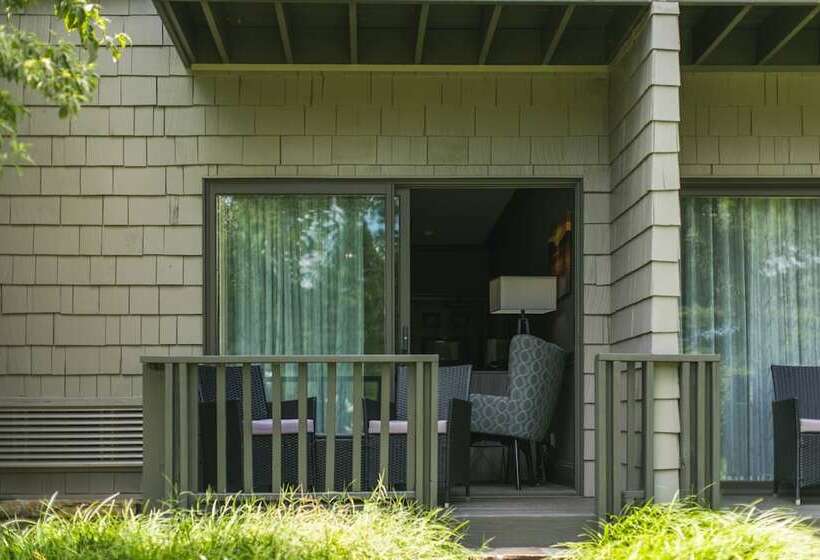 스탠다드 룸 더블 침대, The Ridges Resort On Lake Chatuge