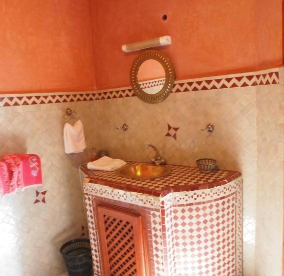 غرفة قياسية ثلاثية, Riad Al Khansaa